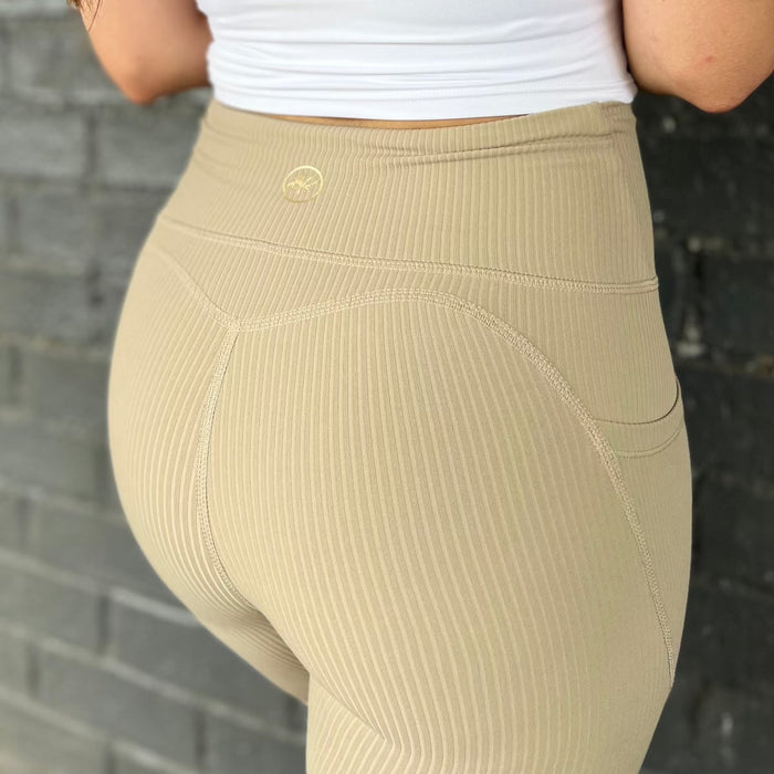 "MAGNETIC" V-Front Shorts 2.0 | Khaki