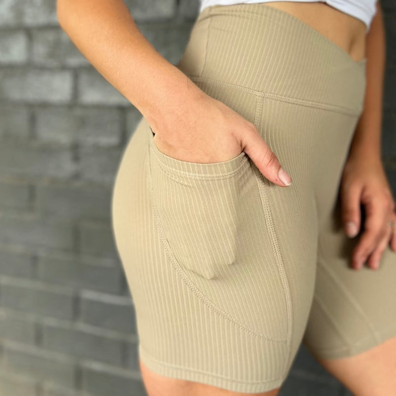 "MAGNETIC" V-Front Shorts 2.0 | Khaki