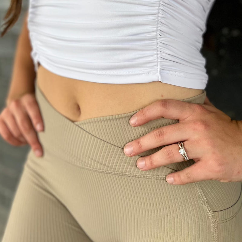 "MAGNETIC" V-Front Shorts 2.0 | Khaki