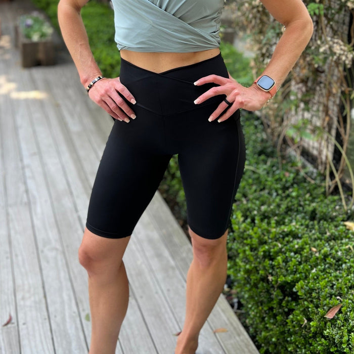 "MAGNETIC” V-Front Shorts | Black