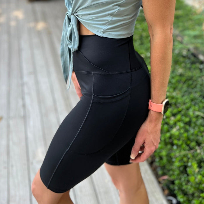 "MAGNETIC” V-Front Shorts | Black