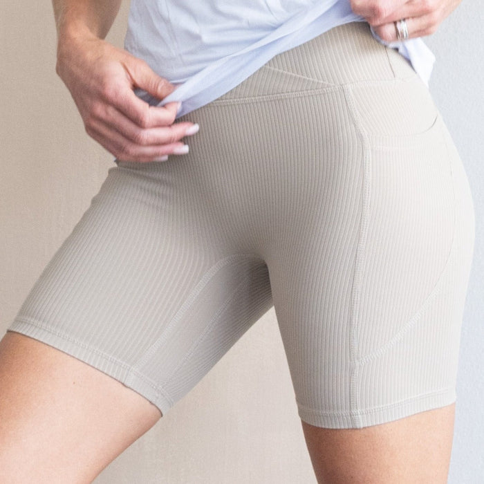 "MAGNETIC" V-Front Shorts 2.0 | Khaki